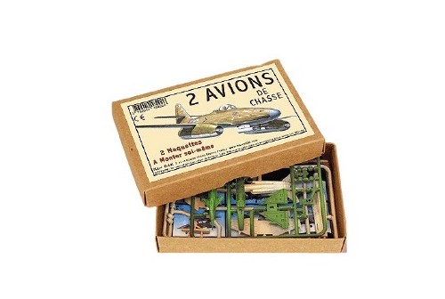 2 maquettes avions de chasse